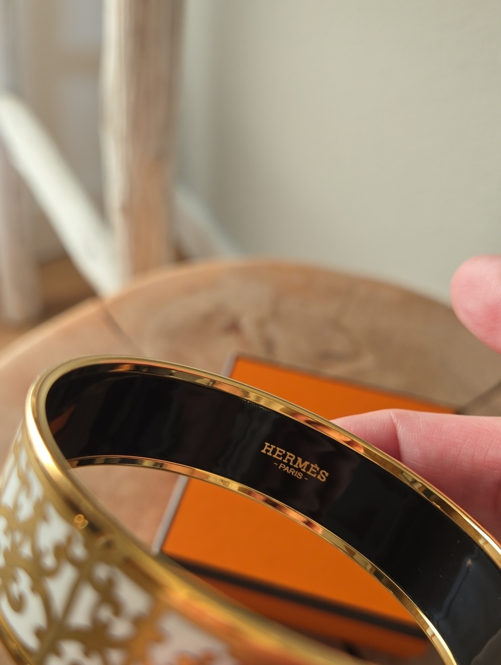 Hermès White & Gold Color Pattern Cuff With Box + Duster, VGUC, French Chic - Picture 3 of 7
